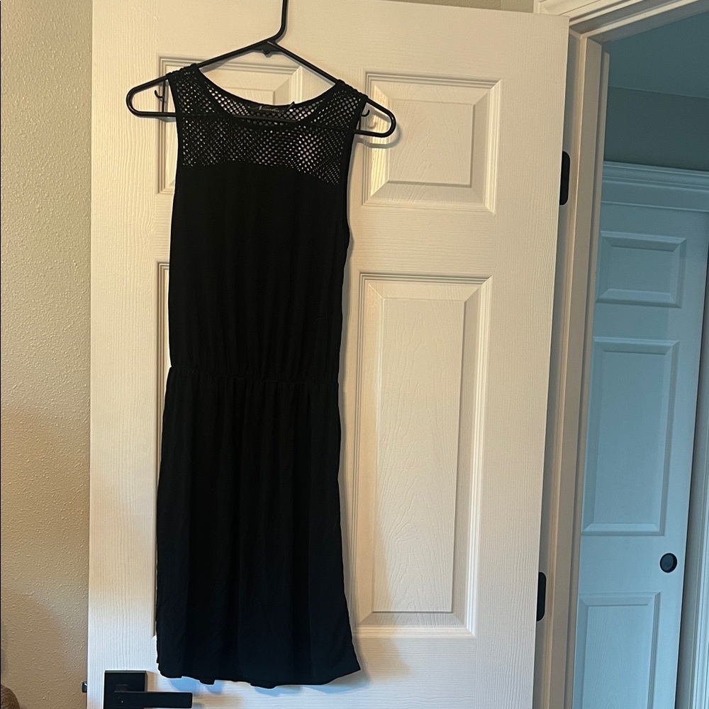 Chic Black Sleeveless Midi Dress
